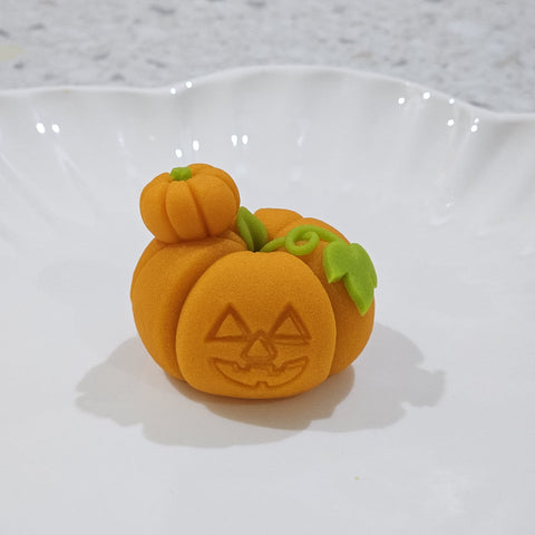 Sweet Autumn: Nerikiri Wagashi Workshop by Vinna Christina (#VNA001)