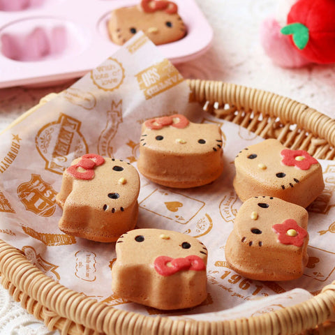 CAKE PAN NON-STICK 12CUP HELLO KITTY (#110469)