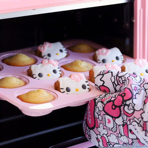 CAKE PAN NON-STICK 12CUP HELLO KITTY (#110469)