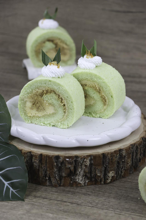 Strawberry Yakult Jelly Roll Cake & Pandan Ondeh Ondeh Roll Cake (#CHERMAINESYJ)