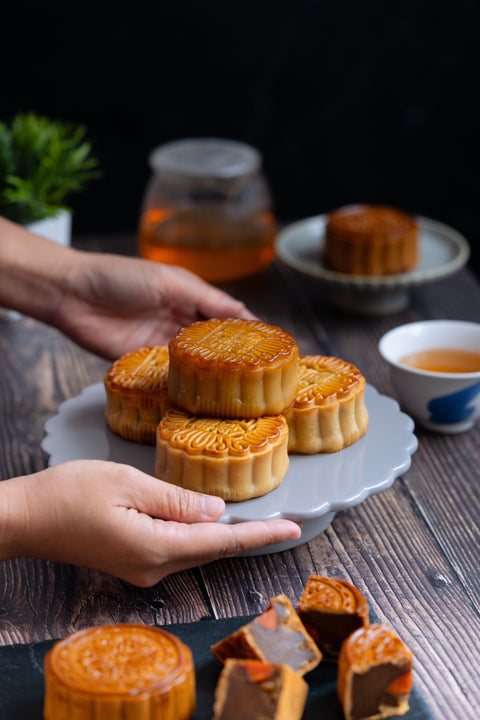 Traditional White Lotus Salted Egg + Mixed Nuts Mooncake (#MOONCAKE1)